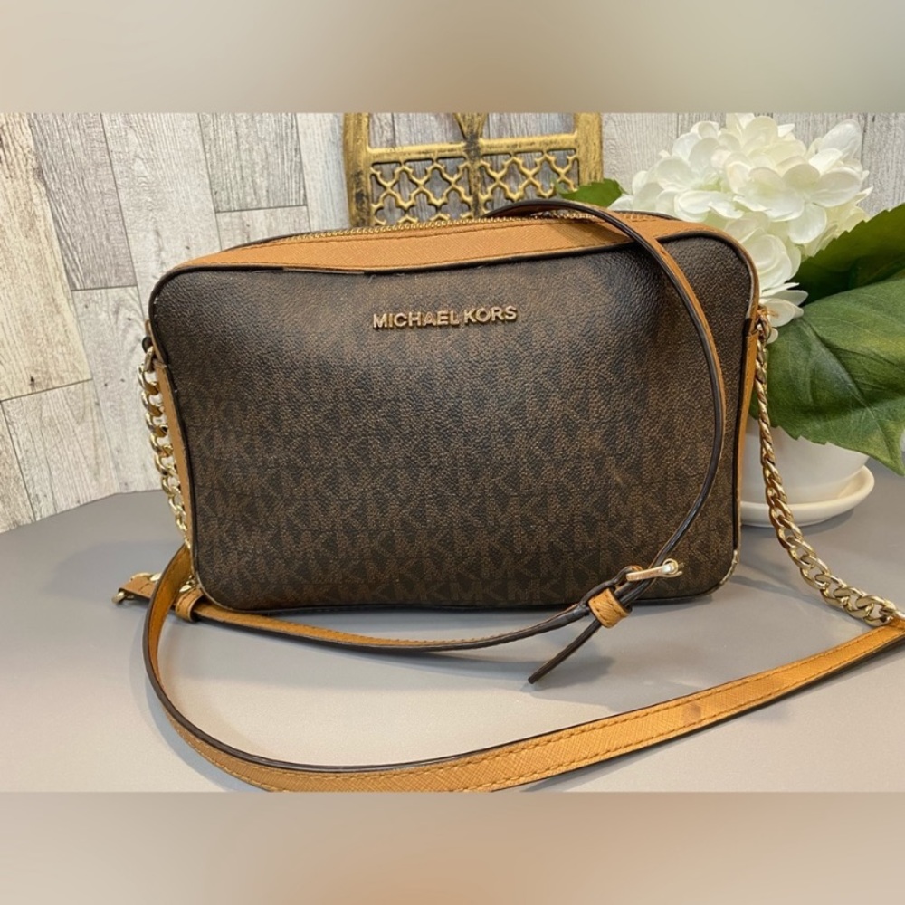 Michael Kors crossbody purse